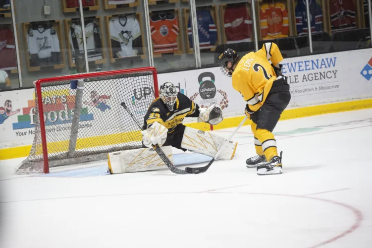 Huskies hockey officially opens season this weekend
